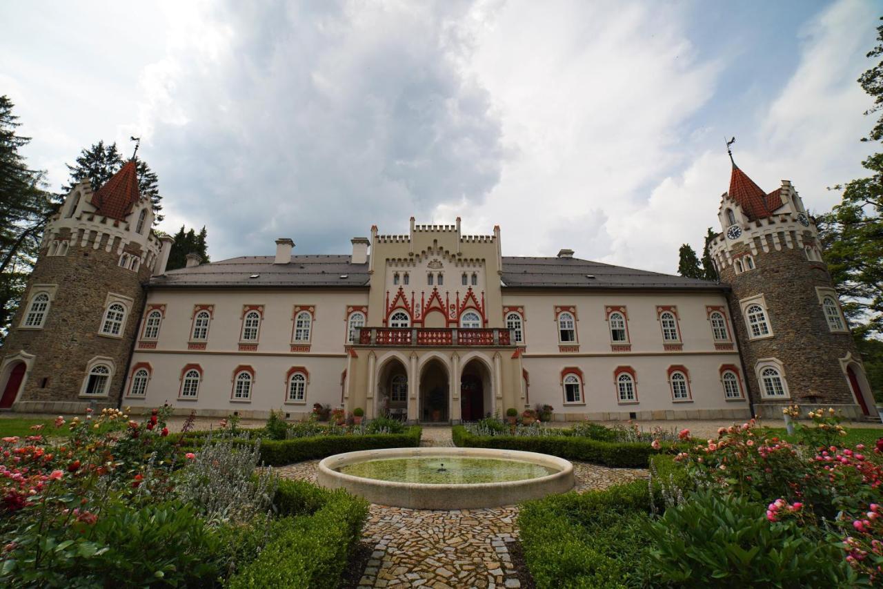 Chateau Heralec Boutique Hotel & Spa By L'Occitane Exterior photo