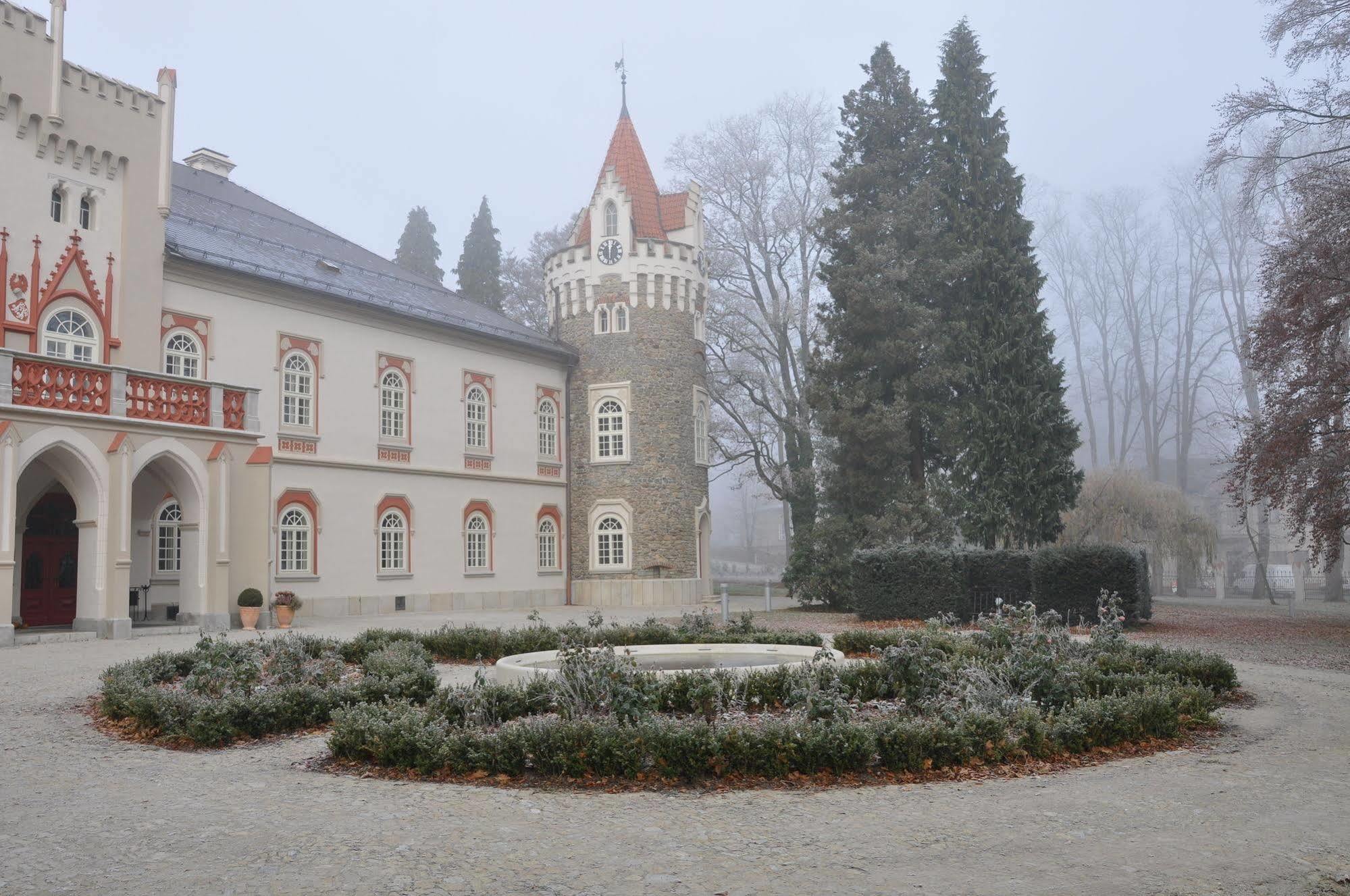 Chateau Heralec Boutique Hotel & Spa By L'Occitane Exterior photo