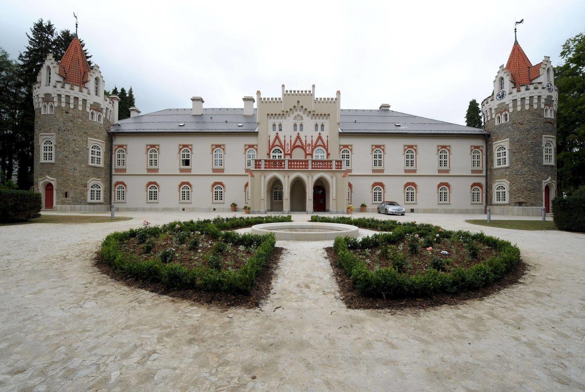 Chateau Heralec Boutique Hotel & Spa By L'Occitane Exterior photo